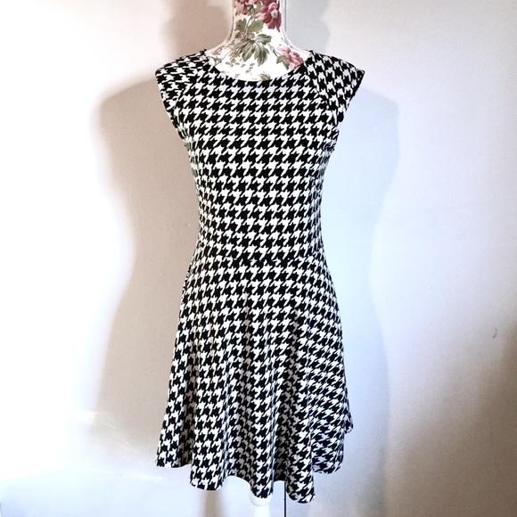 H&M Dresses & Skirts - H&M Black White Houndstooth Skater Dress Alabama